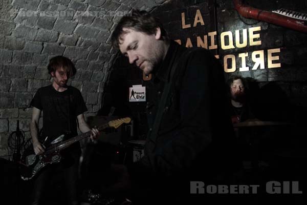 A PLACE TO BURY STRANGERS - 2009-04-07 - PARIS - La Mecanique Ondulatoire - 